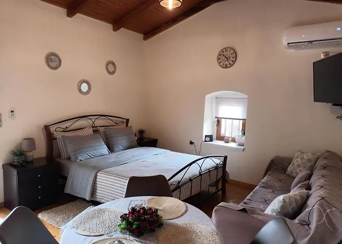 Panagiotas House * 莫奈姆瓦夏